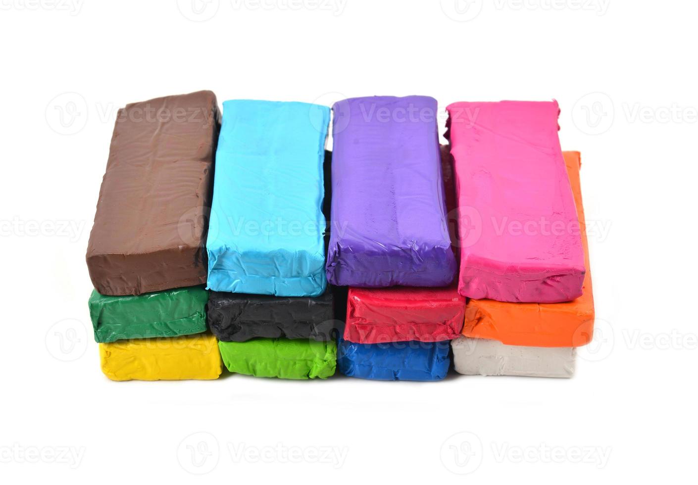 kleurrijke boetseerklei of plasticine voor kinderen foto