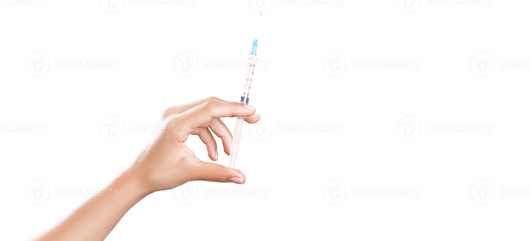 hand met spuit met vaccin tegen corona virus. foto