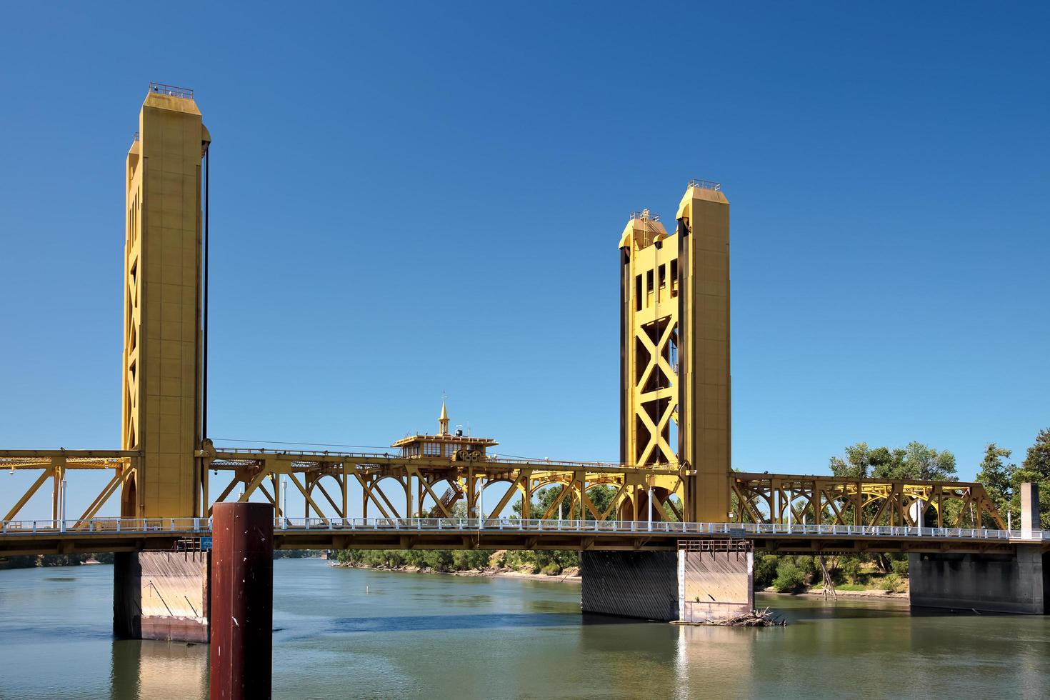 sacramento, californië, vs, 2011. zicht op sacramento bridge foto