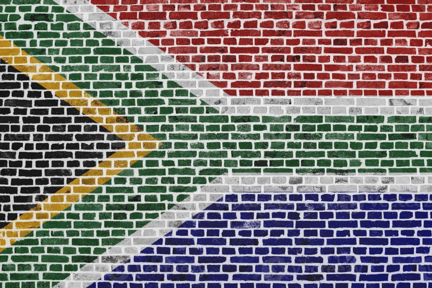 vlag van Zuid-Afrika geschilderd op een bakstenen muur foto