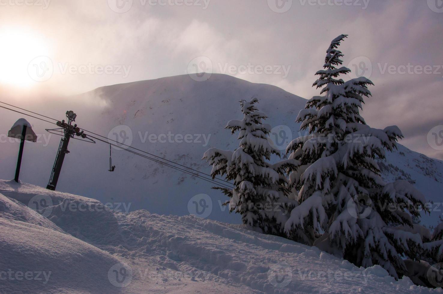 alyeska skigebied op diepe poedersneeuw dag met lift foto
