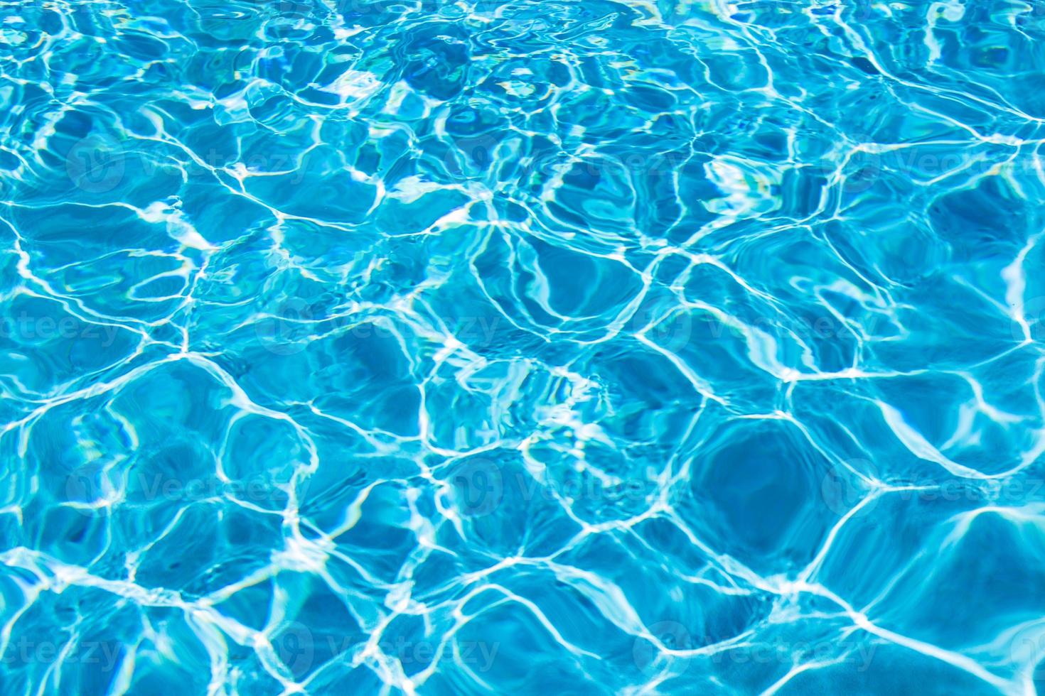 water in het zwembad foto
