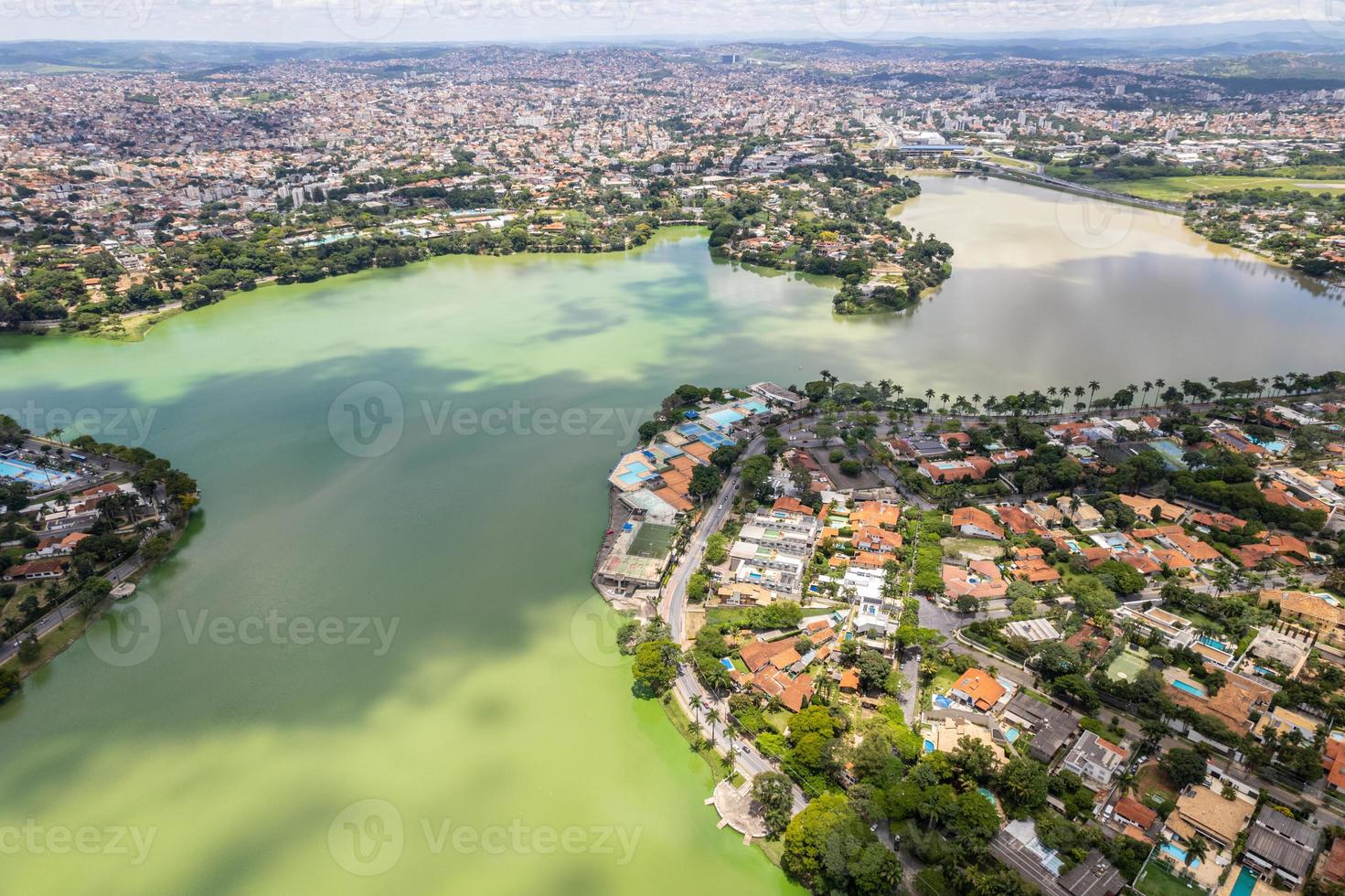 luchtfoto van lagoa da pampulha in de stad belo horizonte, in minas gerais, brazilië. foto