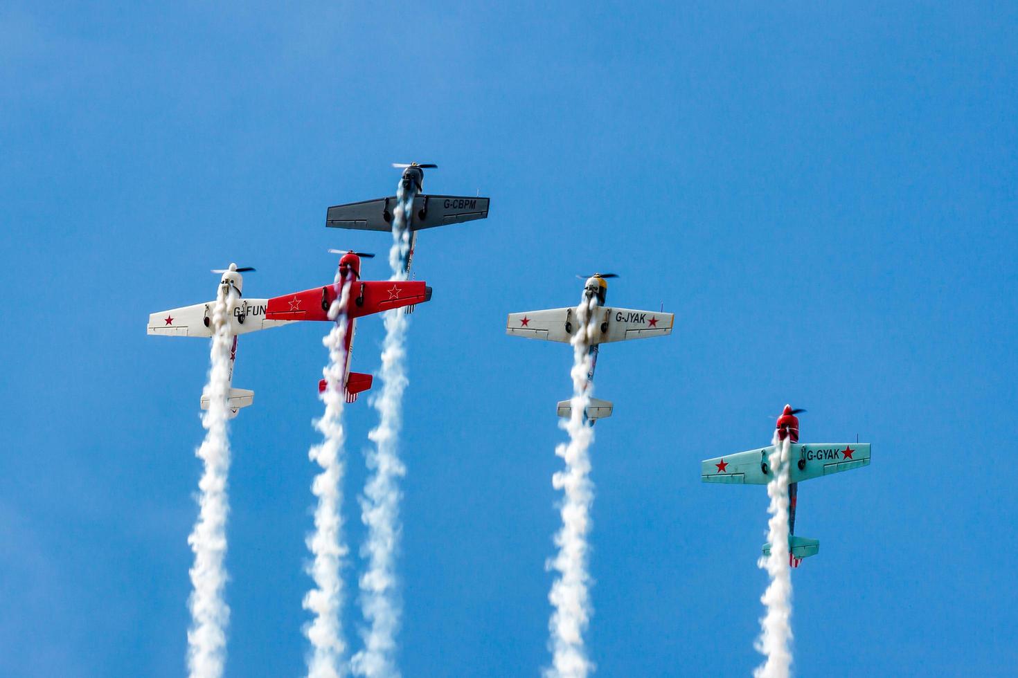 biggin hill, kent, uk, 2009. aerostars yak 52 50 luchtfoto display foto