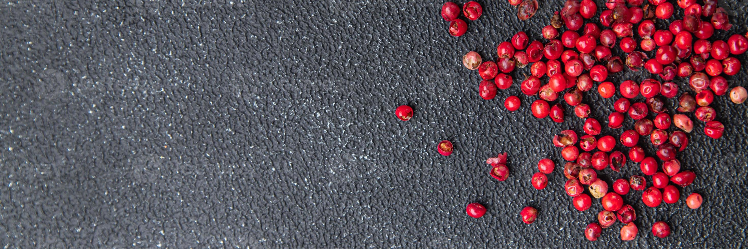 roze peperkorrel piment peper kruid maaltijd eten op tafel kopieer ruimte eten foto