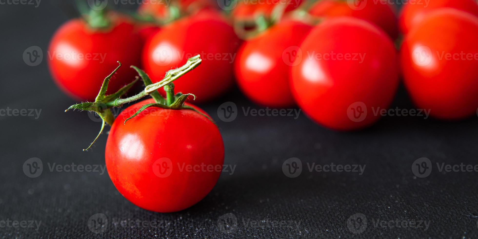 tomaat kers groen tak groente vers gezond maaltijd eten snack op tafel kopieer ruimte foto