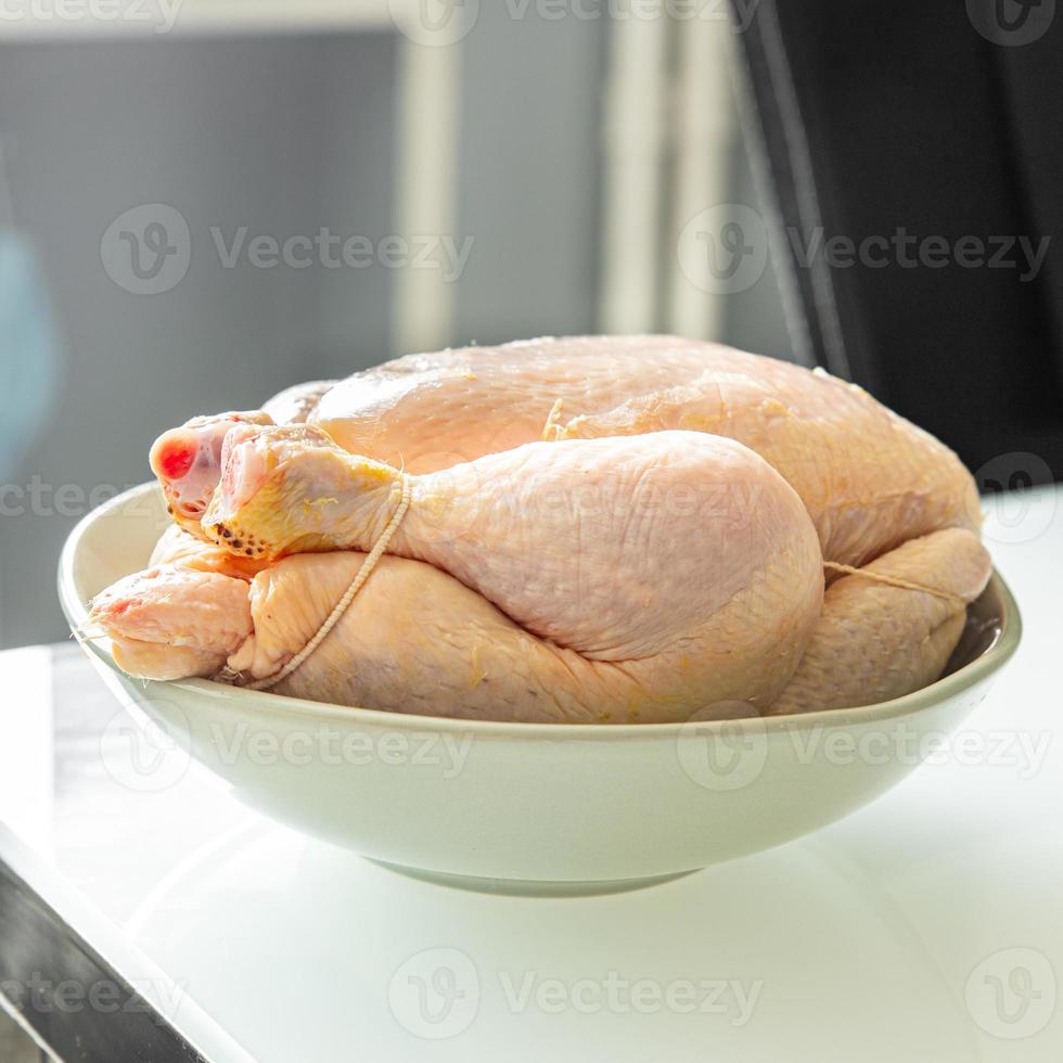 rauw kippenvlees hele pluimvee vleeskuikens verse gezonde maaltijd voedsel snack dieet op tafel kopieer ruimte foto