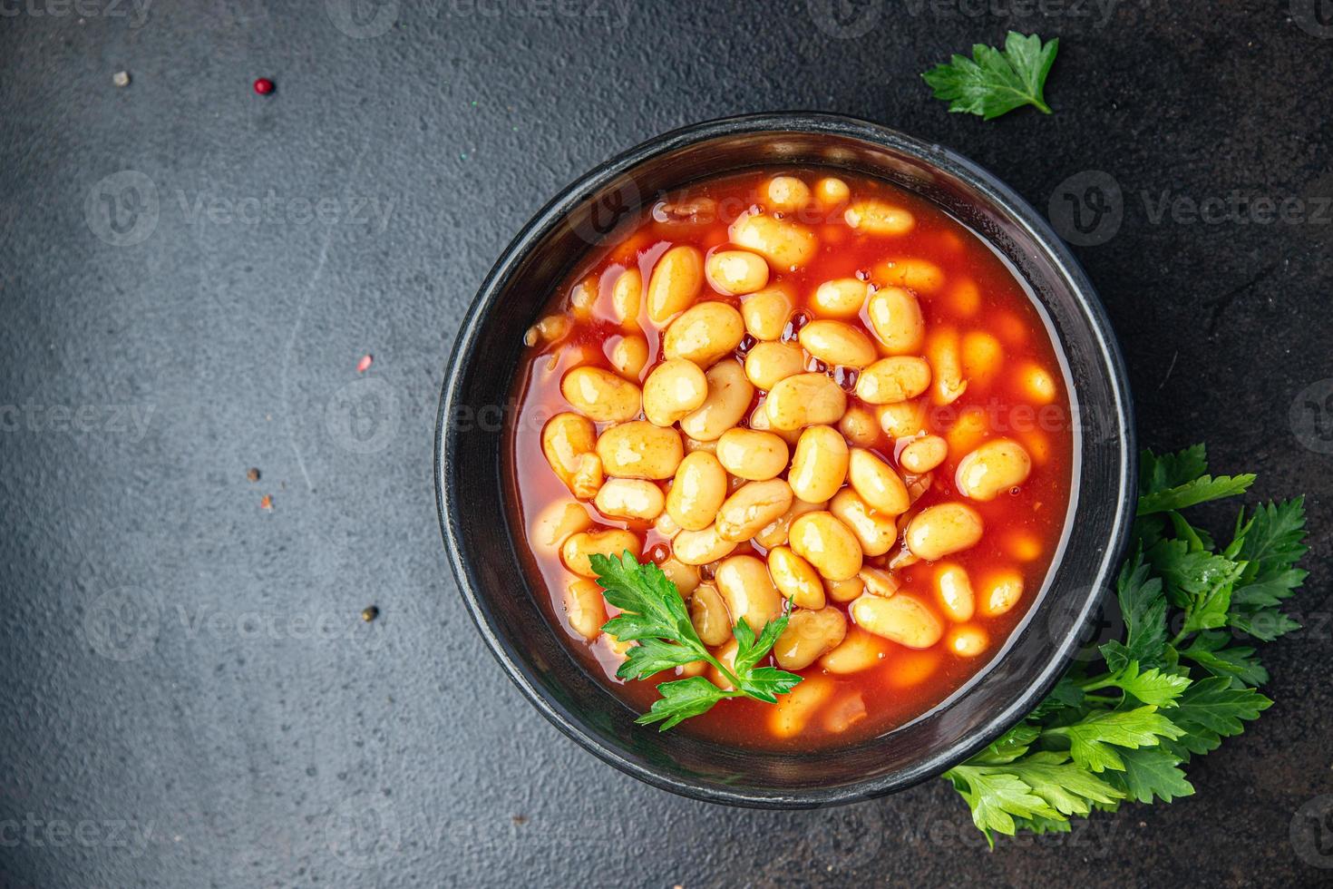 bonen tomatensaus bonenschotel maaltijd eten snack op tafel kopieer ruimte foto