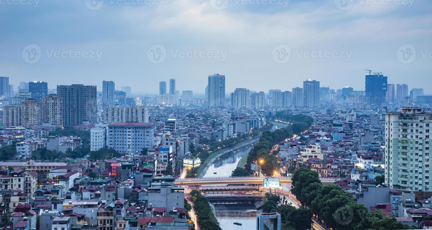 luchtfoto van de skyline van Hanoi stadsgezicht foto