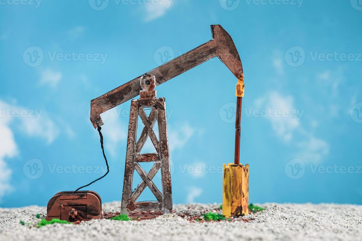 oliepomp olie-industrie apparatuur, olieboringen bij olievelden in de woestijn om brandstof te exporteren foto