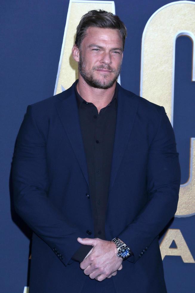 las vegas 7 maart, alan ritchson op de 2022 academy of country music awards aankomsten in het allegient stadium op 7 maart 2022 in las vegas, nv foto