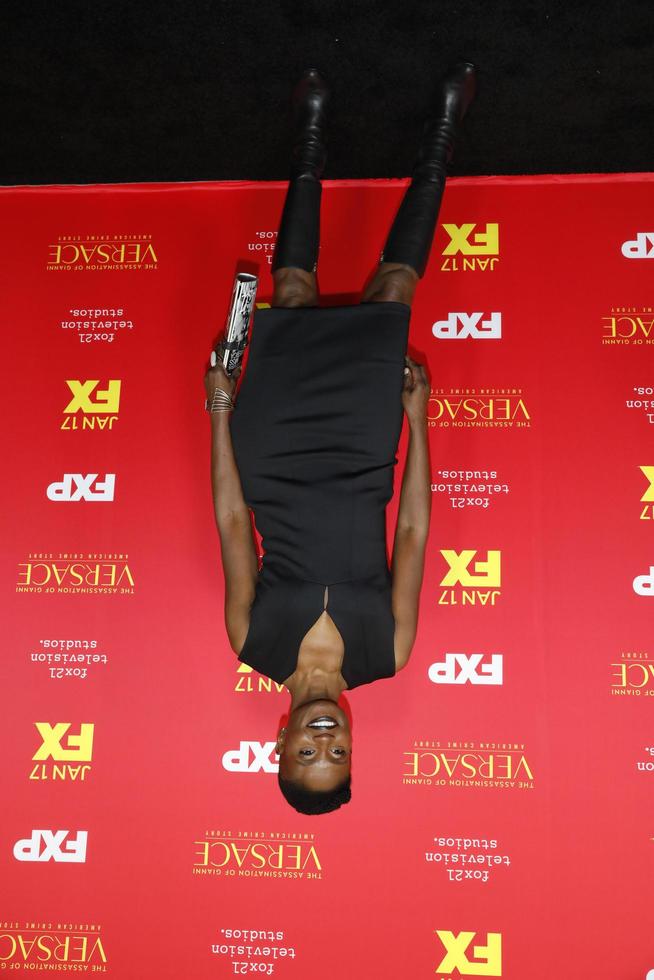 los angeles jan 8, adina porter bij de moord op gianni versace, première screening van american crime story in het arclight theater op 8 januari 2018 in los angeles, ca foto