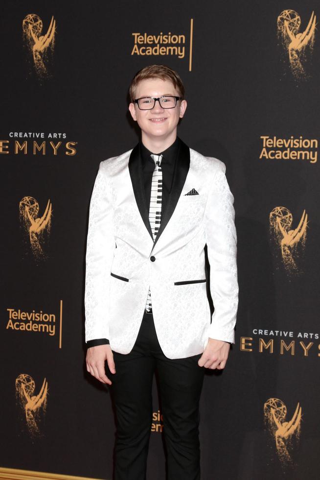 los angeles 10 sep, aidan mijnwerker bij de 2017 creative arts emmy awards aankomsten in het microsoft theater op 10 september 2017 in los angeles, ca foto