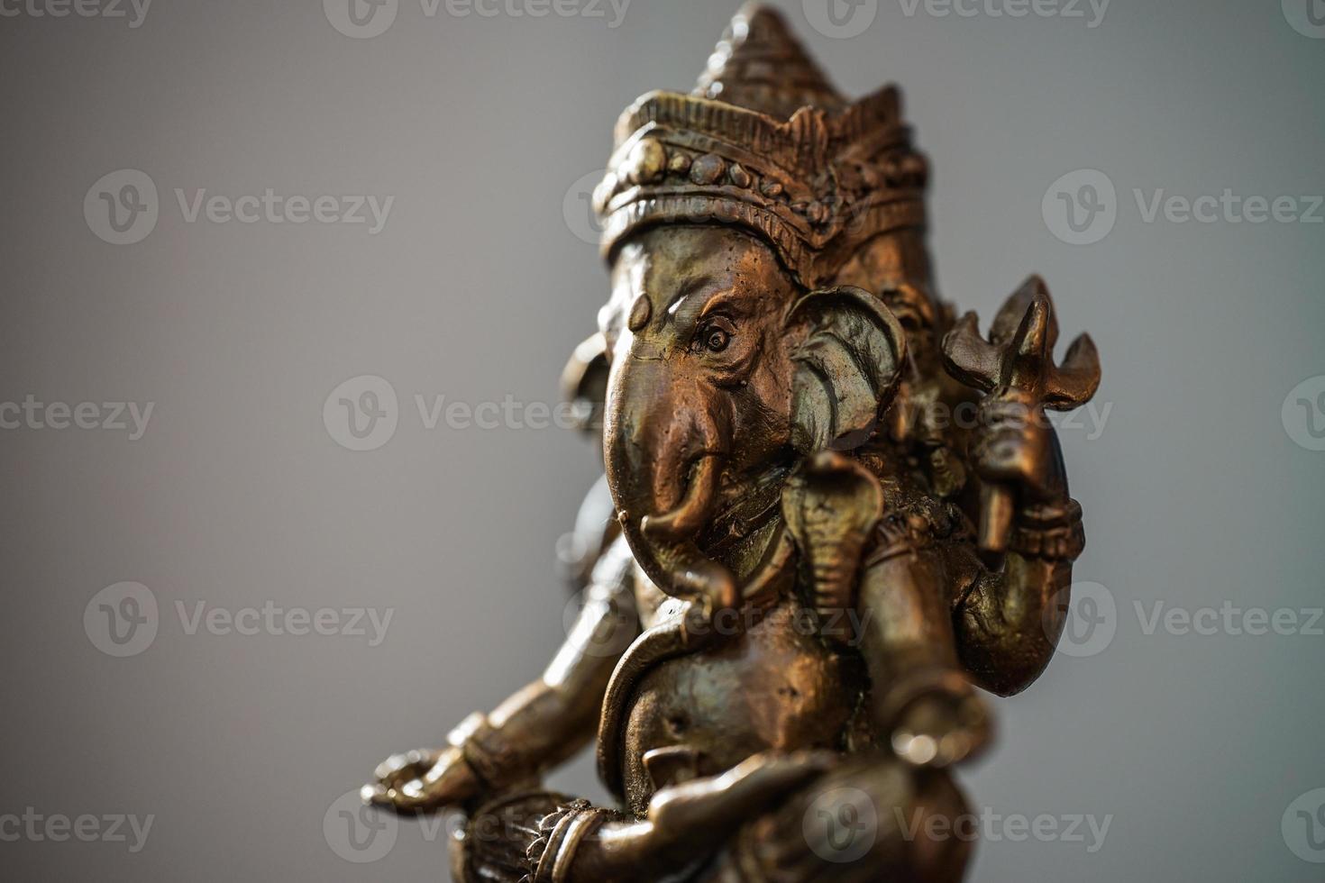 Ganesha is de god van het succes. die hindoes in India en boeddhisten over de hele wereld respecteren en aanbidden. foto