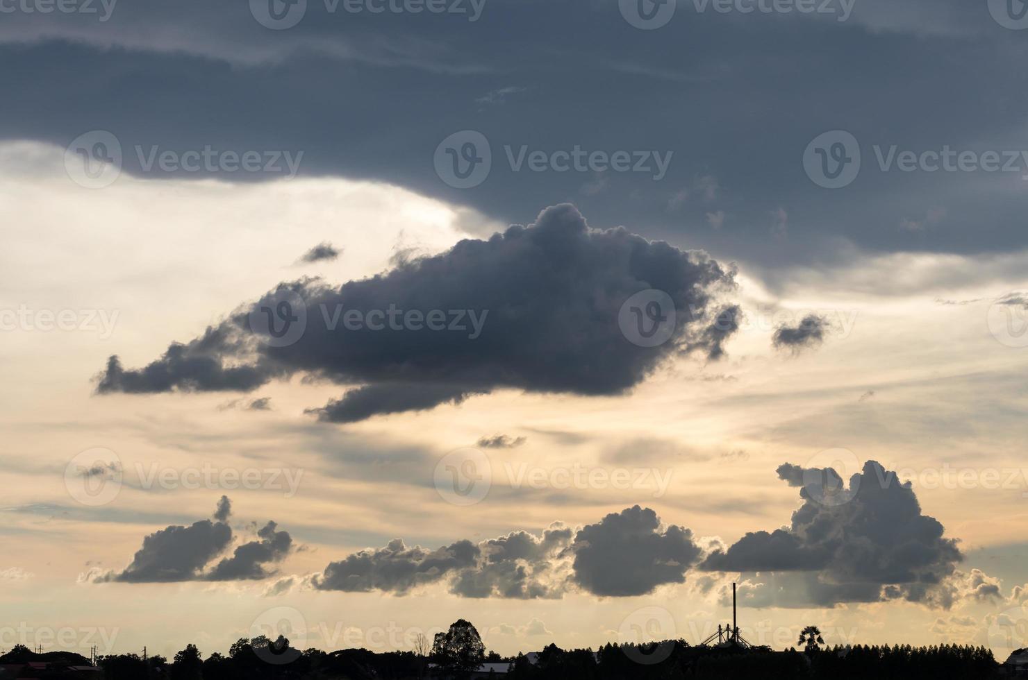 bewolkt bewolkte middag. foto