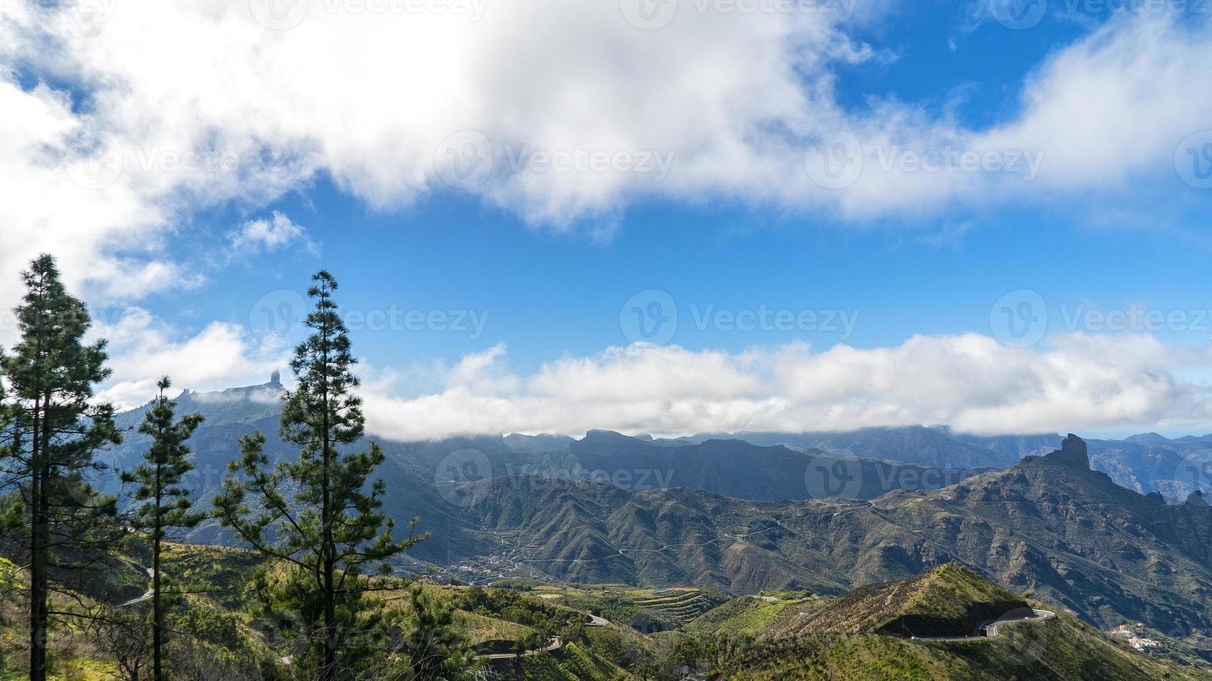 panoramisch van de bergen op de top van gran canaria foto