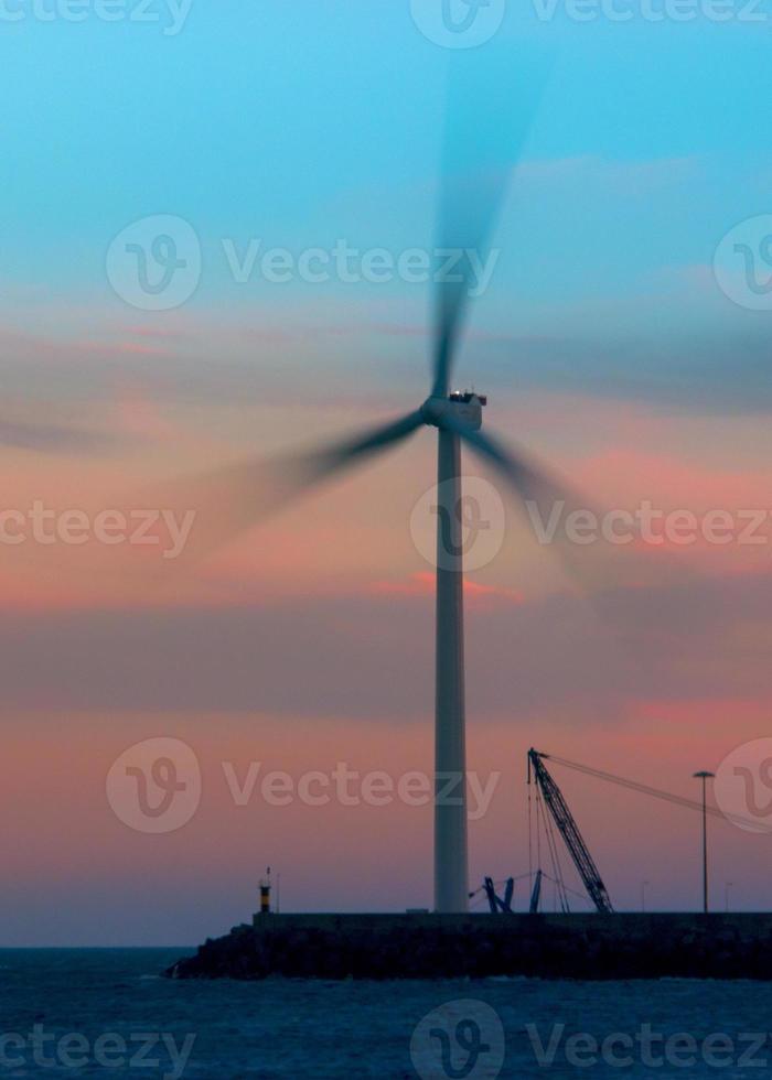 windturbine in het zuiden van gran canaria, canarische eilanden foto