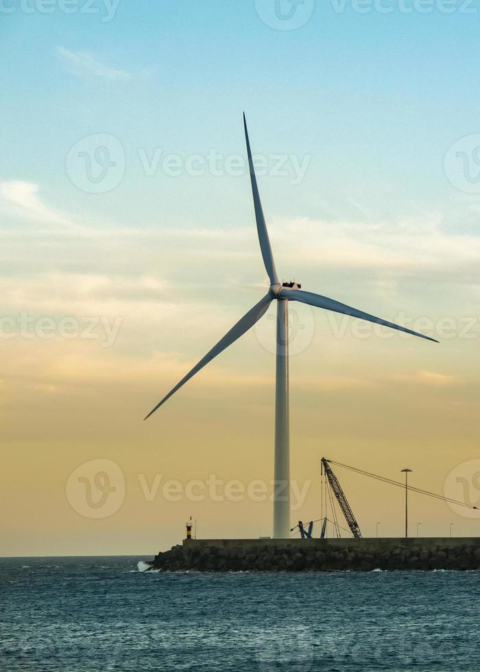 windturbine in het zuiden van gran canaria, canarische eilanden foto