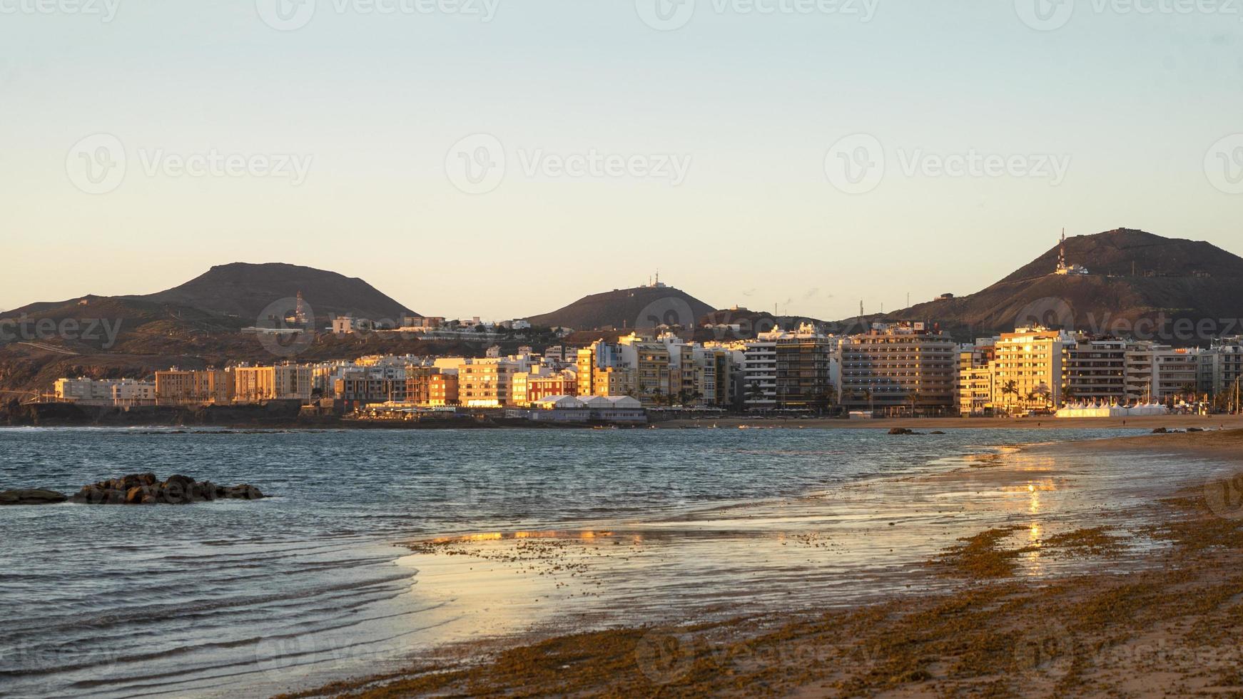 zonsondergang in Las Palmas, het strand van Canteras foto