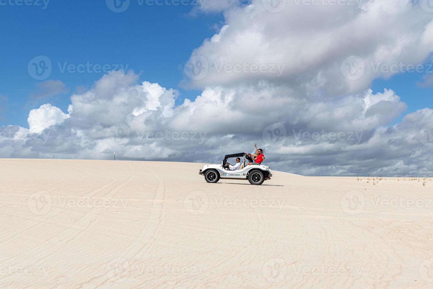 natal, brazilië, mei 2019 - buggy auto in het zand foto