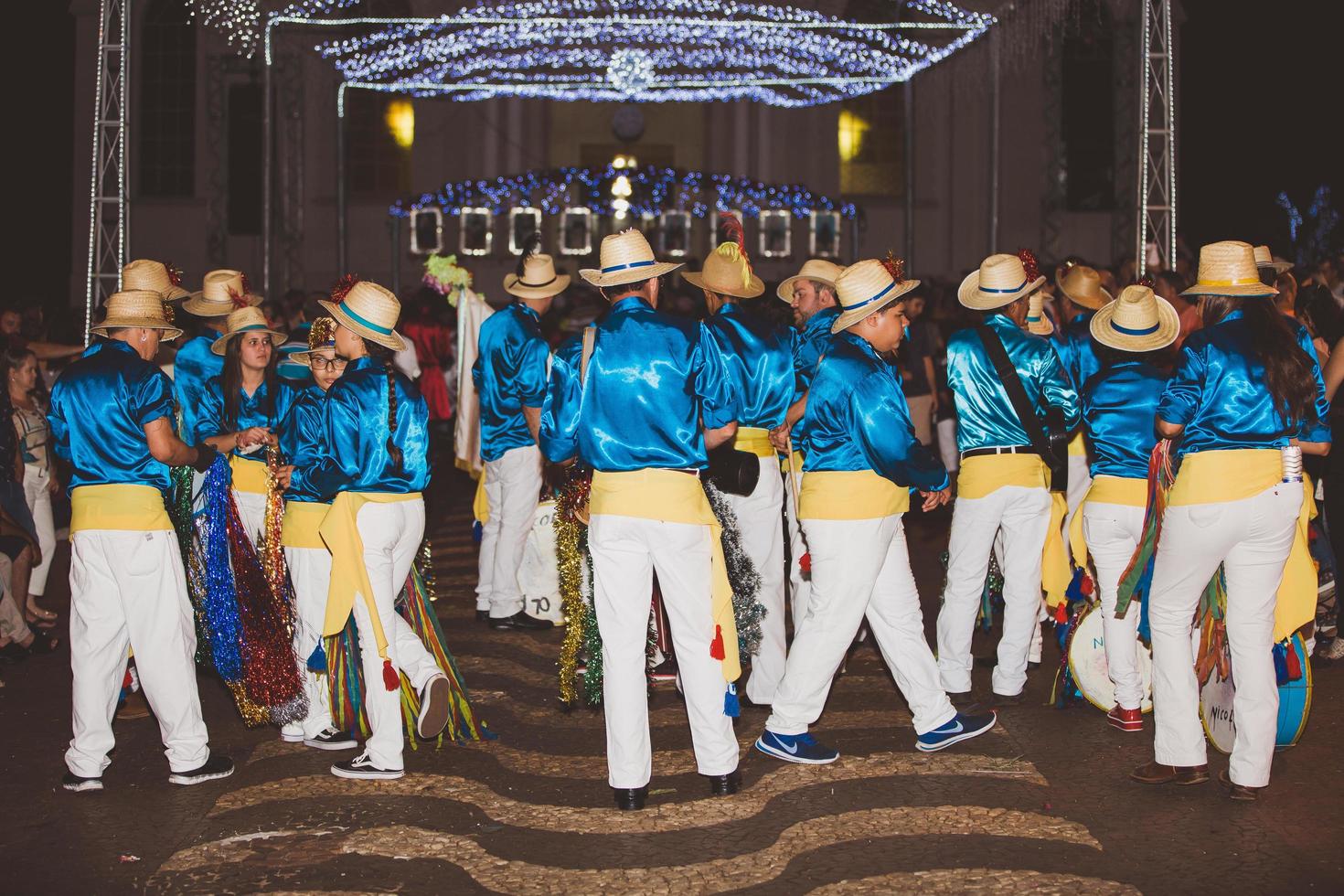 minas gerais, brazilië, dec 2019 - traditionele dansvoorstelling genaamd festa do congo foto