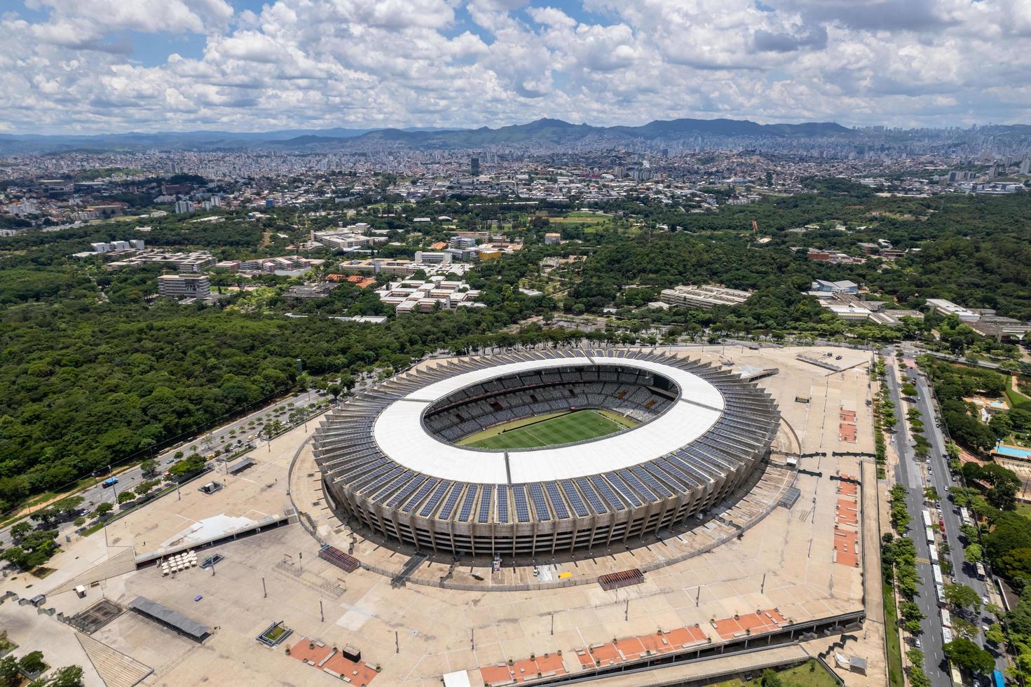 minas gerais, brazilië, apr 2020 - luchtfoto van het stadion governador magalhaes pinto foto