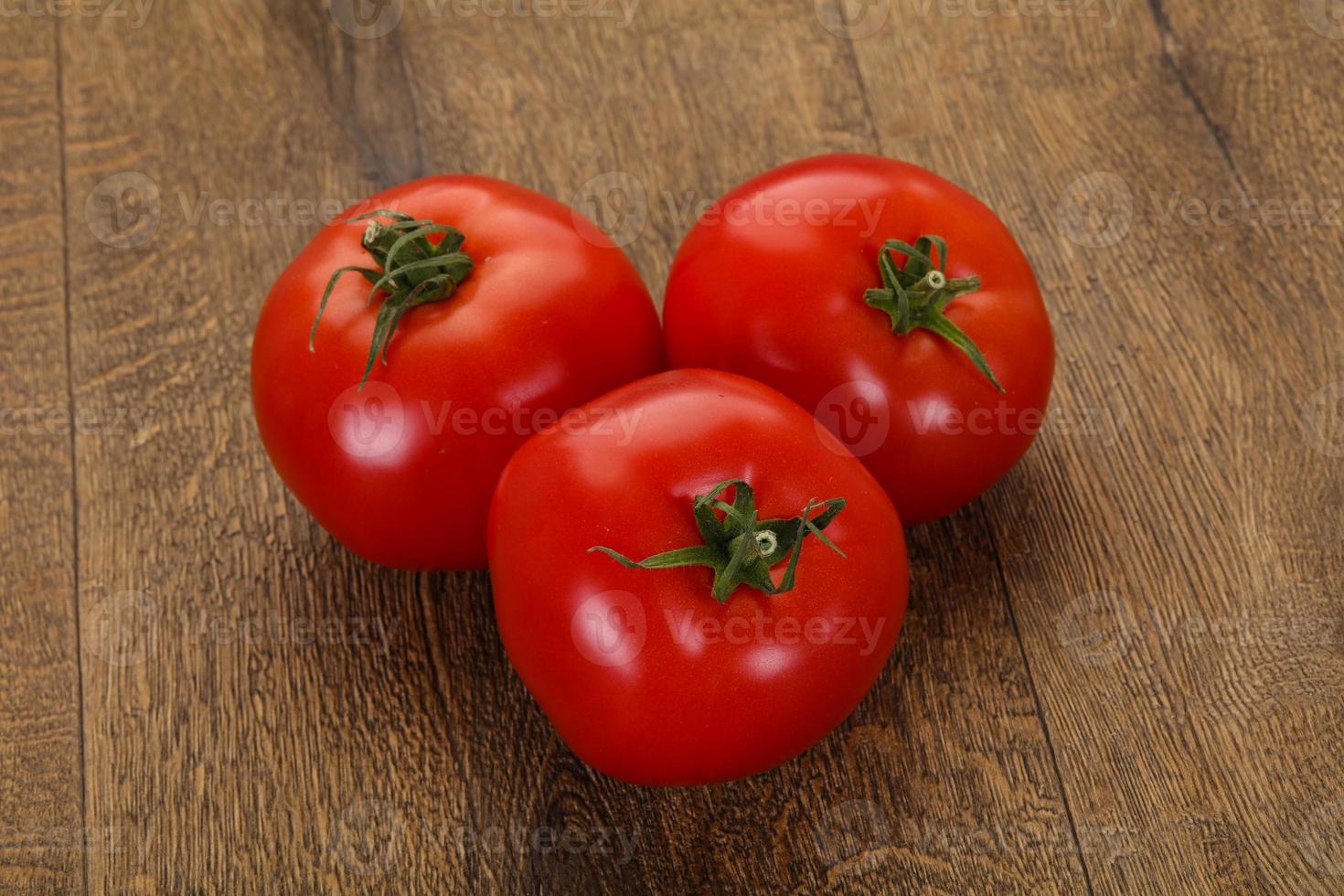 rijpe sappige tomaten foto