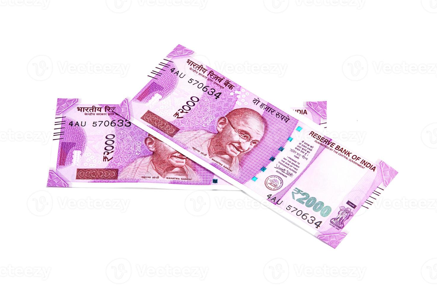 nieuwe Indiase valuta van rs 2000 geïsoleerd op een witte achtergrond. gepubliceerd op 9 november 2016. foto