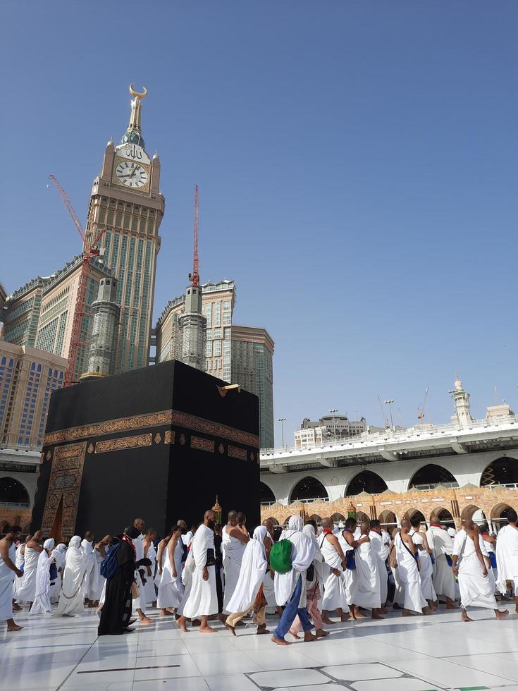 mekka, saoedi-arabië, mei 2022 - mensen in masjid al haram foto