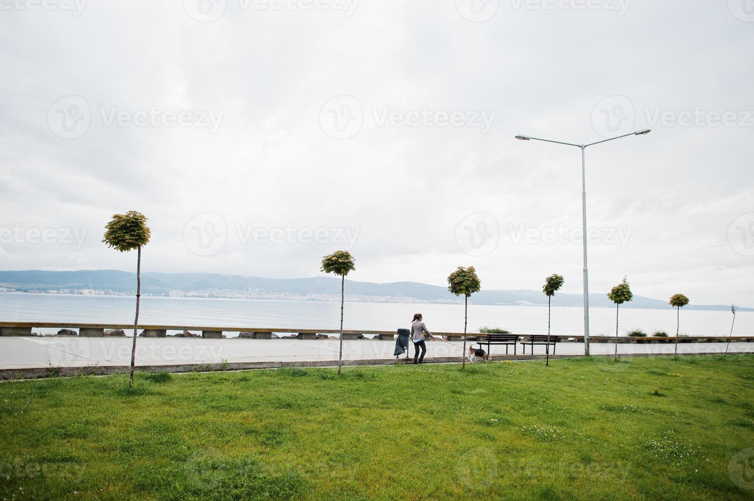 park en promenade in de stad nesebar, bulgarije. foto