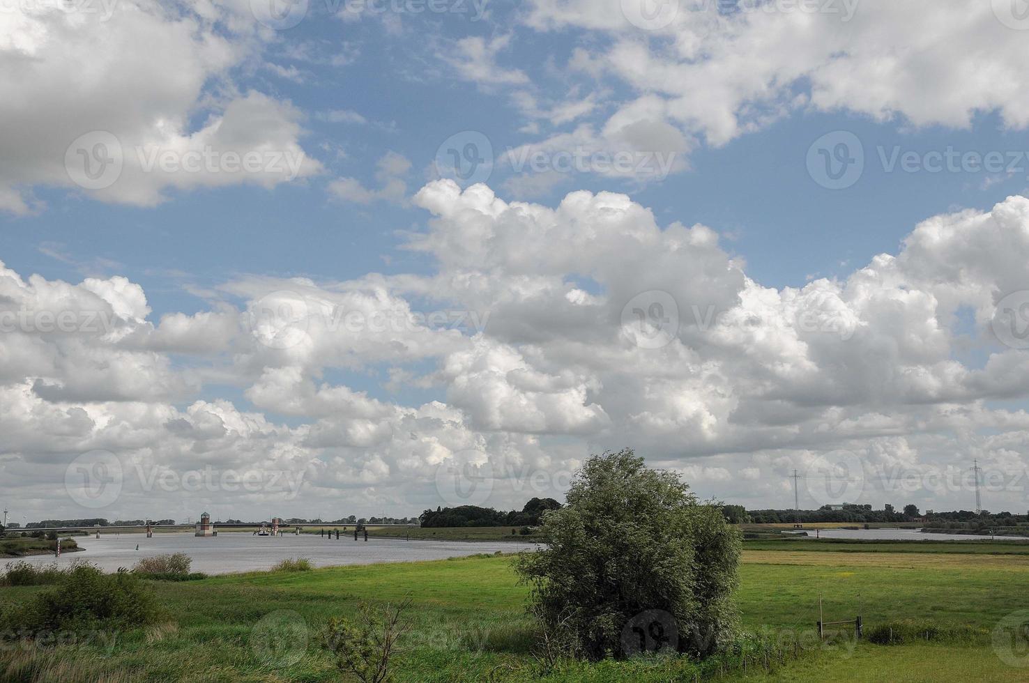 de rivier de ems bij weener in duitsland foto