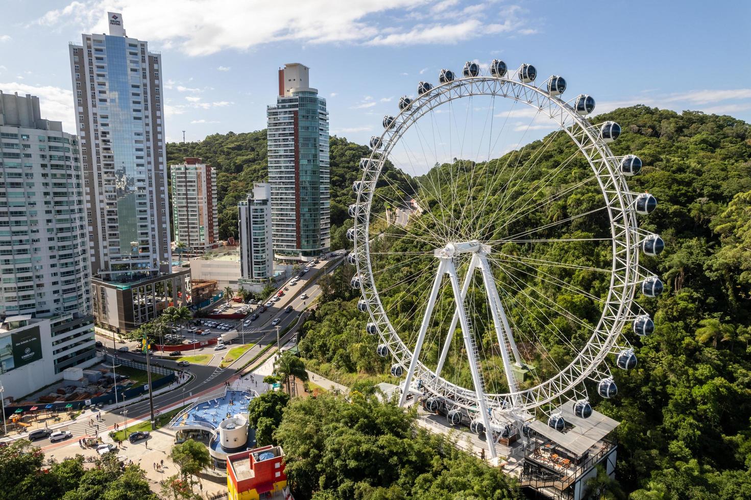 brazilië, maart 2022 - luchtfoto van balneario camboriu city foto