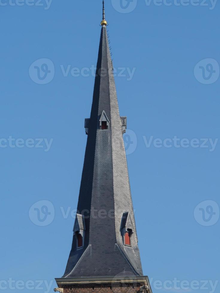 de stad maastricht aan de maas in nederland foto