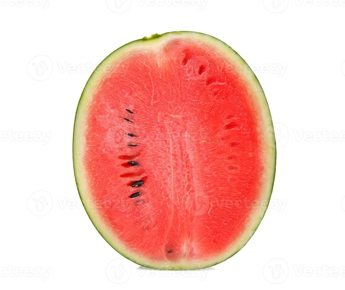 een helft van verse watermeloen geïsoleerd op een witte achtergrond. foto