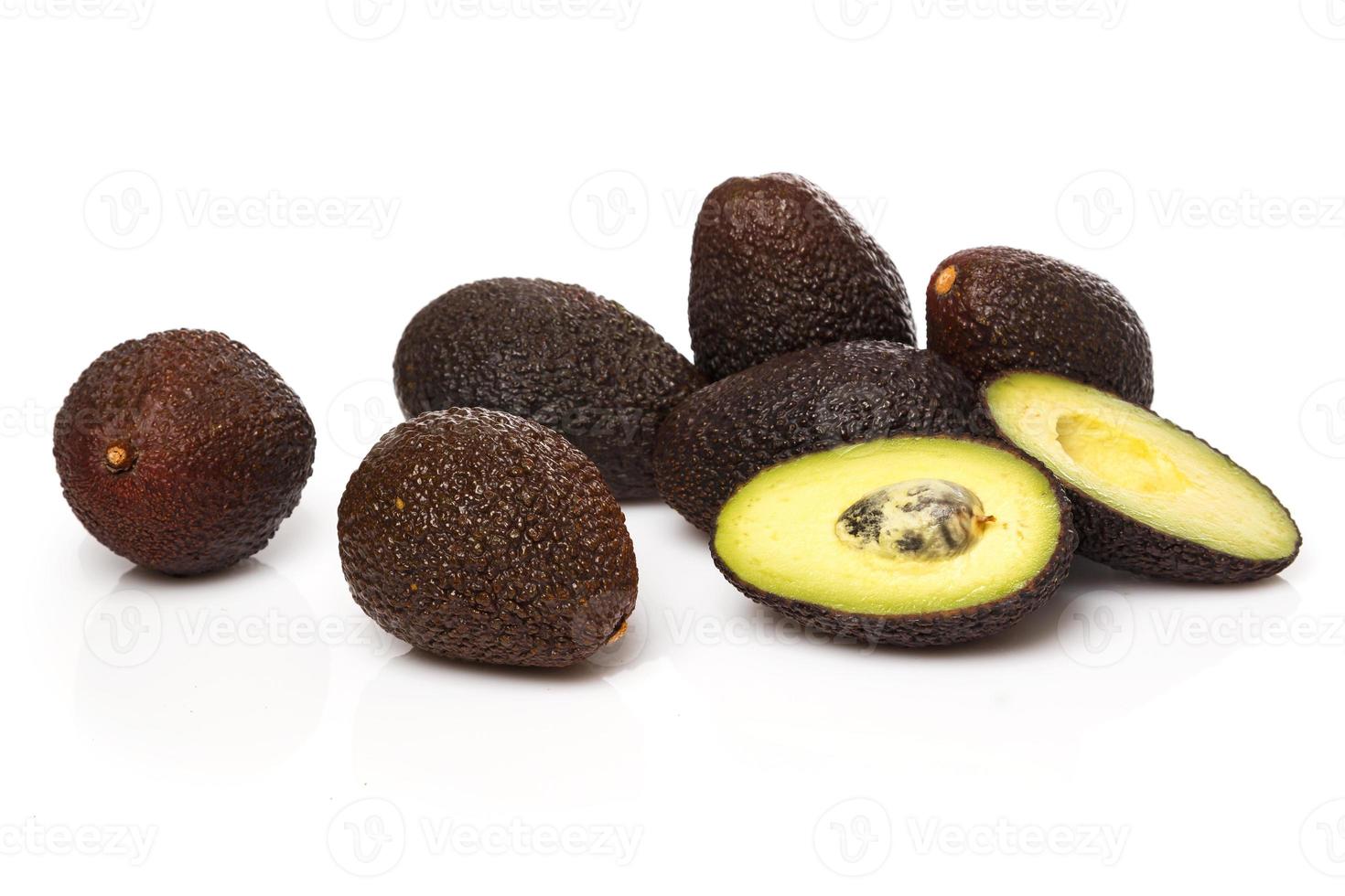 stapel kleine avocado's foto