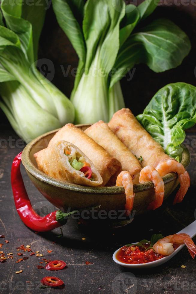 loempia's met groenten en garnalen foto