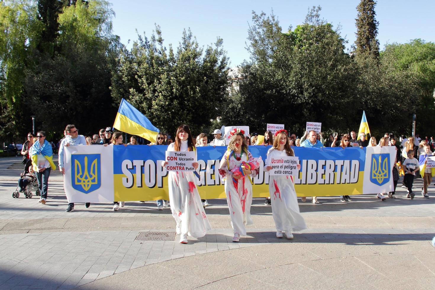 manifestatie stand met oekraïne tegen russische agressie, 7 mei 2022, vitoria-gasteiz, spanje foto