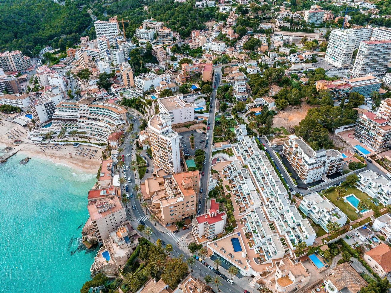 luchtfoto op het eiland mallorca, haven en zee, stad palma-de-mallorca. foto