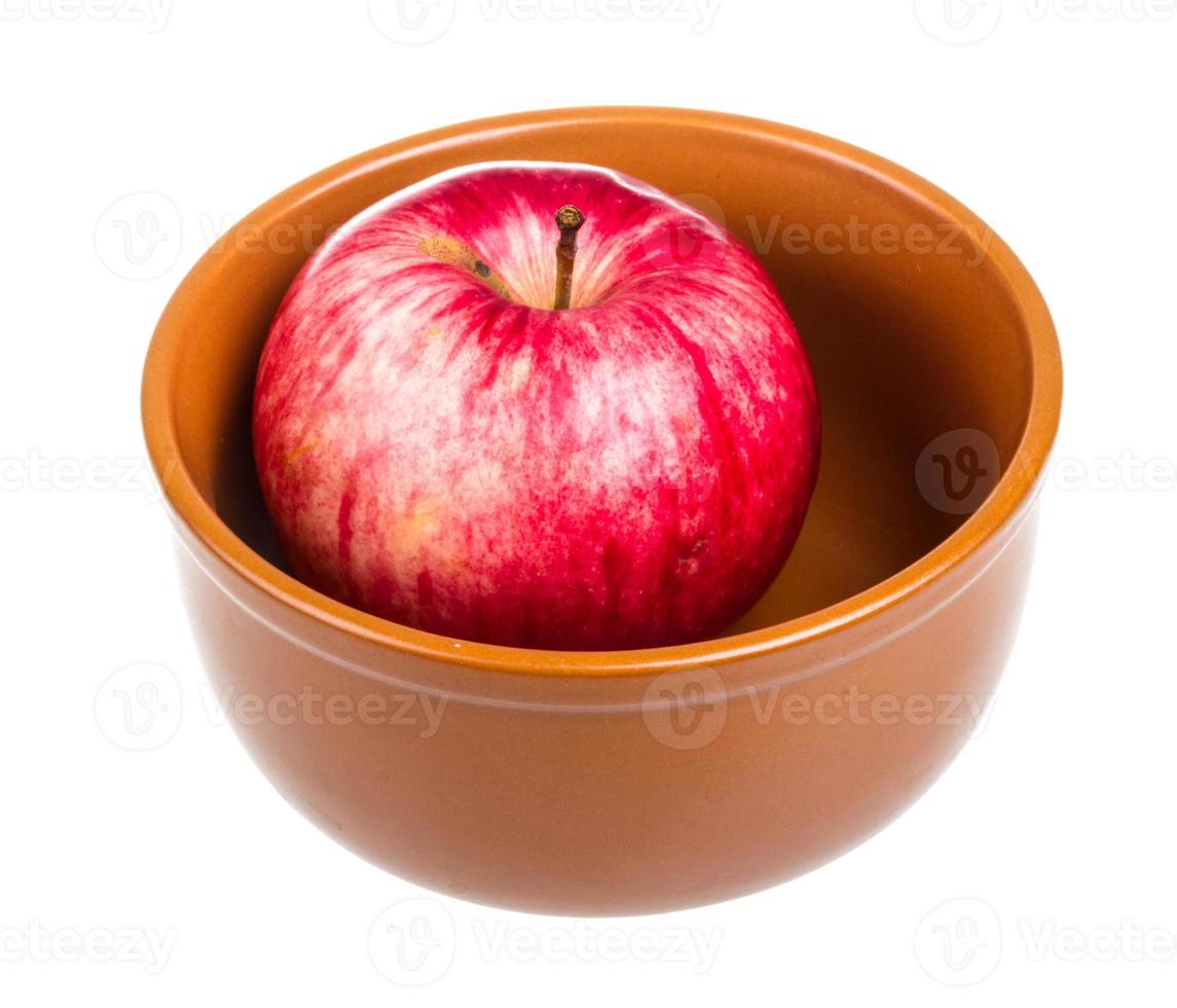 Verse rode appels in de schotel geïsoleerd op een witte achtergrond foto