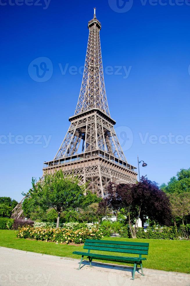 eiffeltoren, zomerpark in parijs, frankrijk foto
