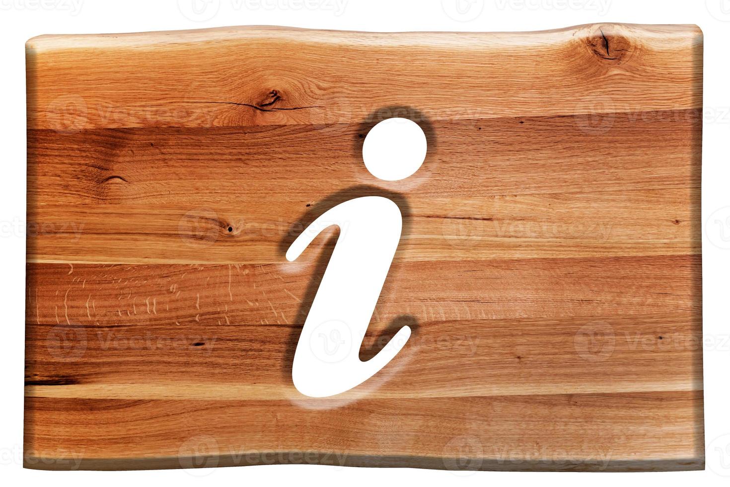 informatiebord, symbool gesneden in een houten bord geïsoleerd op wit. foto