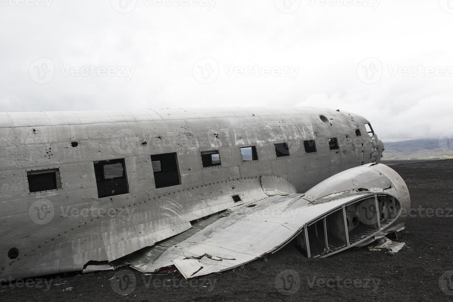 neergestort vliegtuig, douglas dc3, ijsland foto
