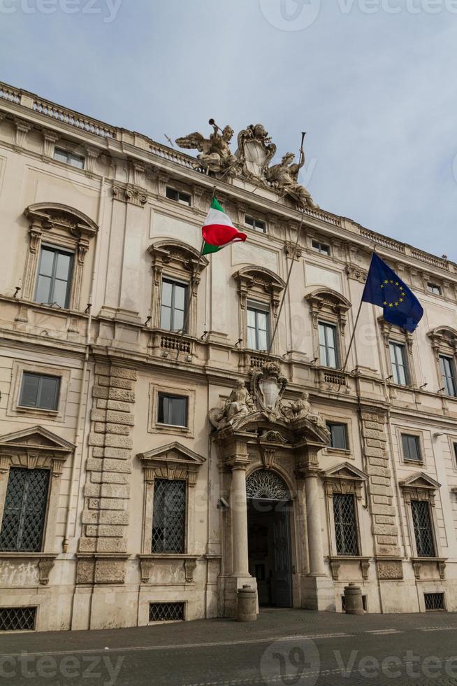 rome, het consulta-gebouw op het quirinale-plein. foto