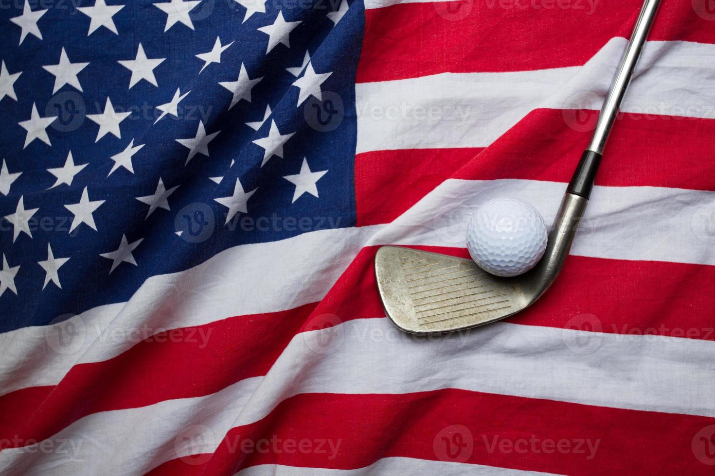 golfbal met vlag van Verenigde Staten foto