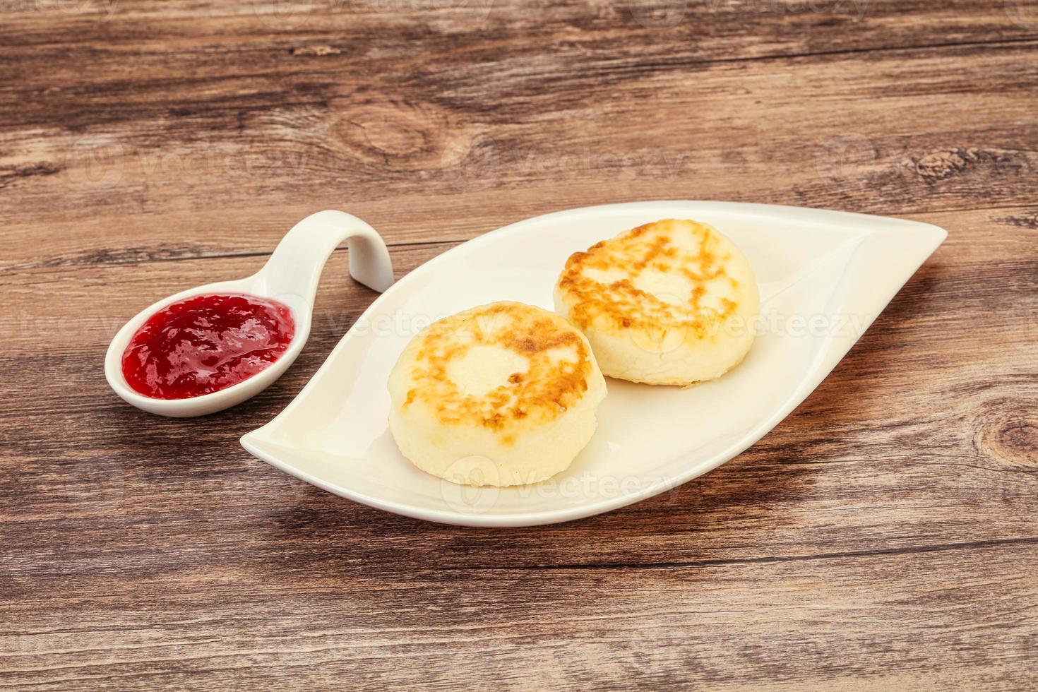 kwarkpannenkoekjes met aardbeienjam foto