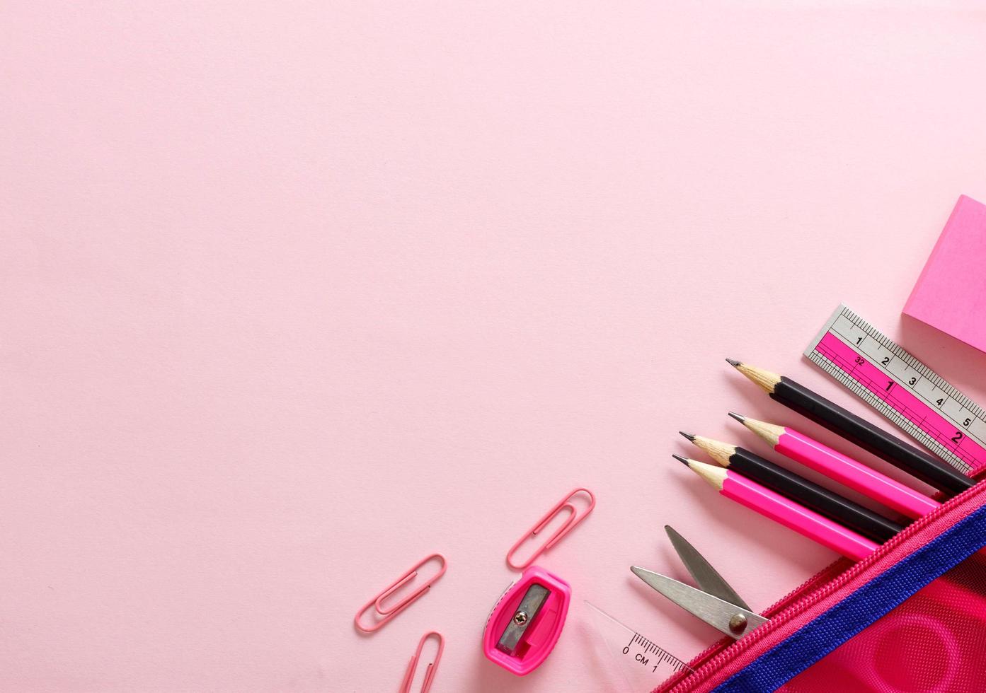 roze potloden en andere foto