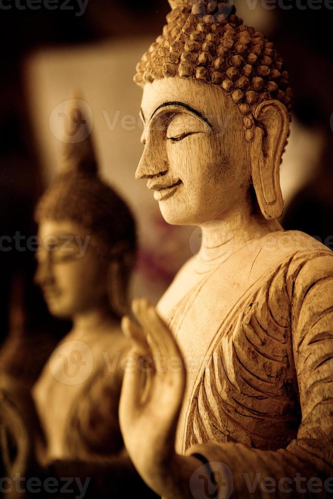 hout gesneden Boeddha foto