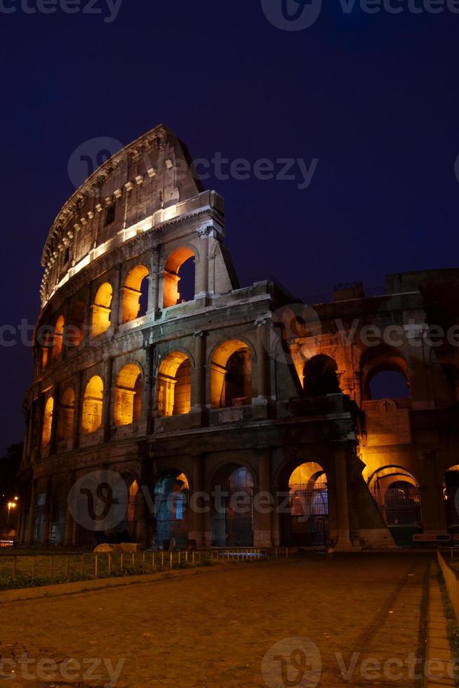 Colosseum bij dageraad, Rome, Italië foto