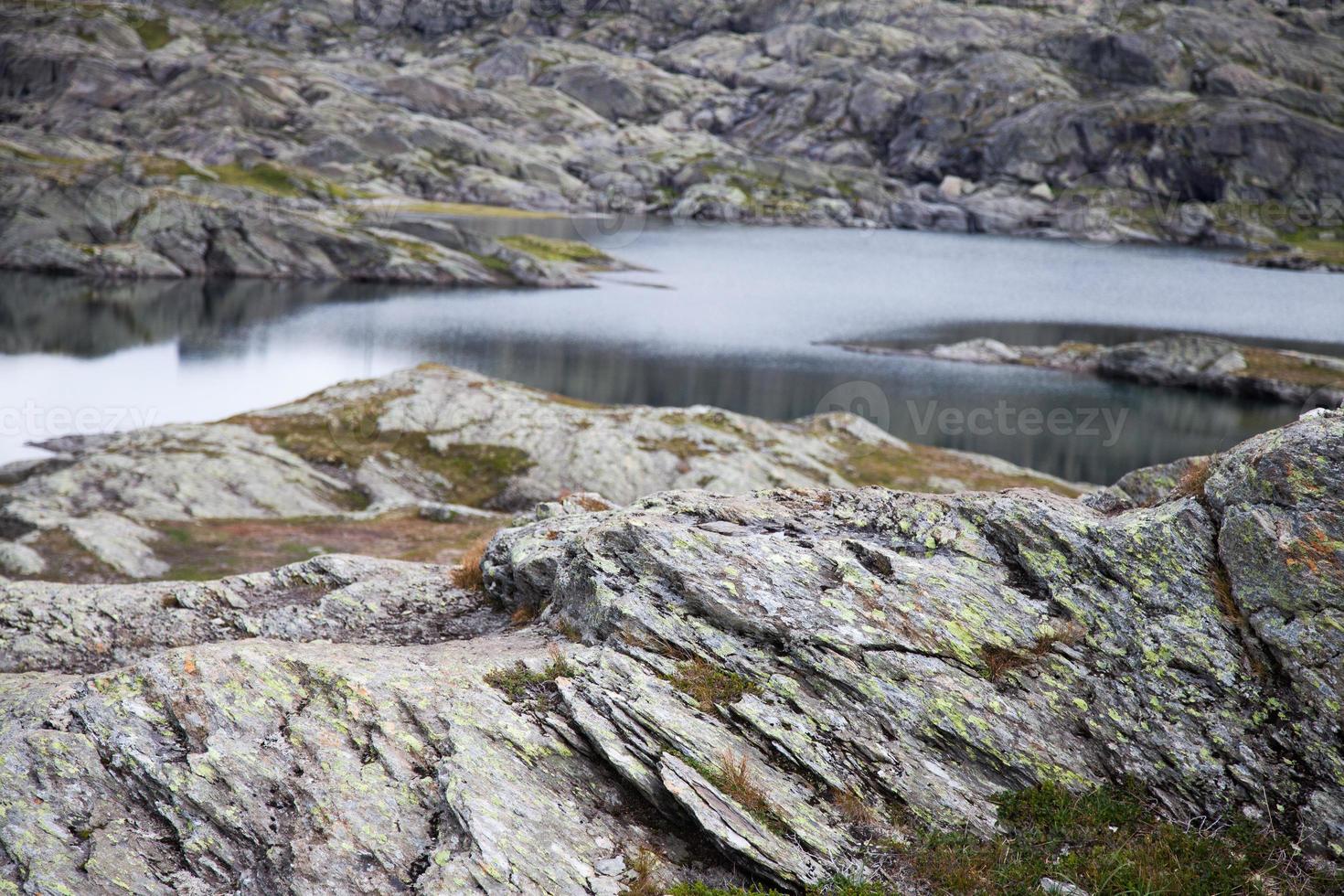 kleurrijke bergtaferelen in noorwegen. prachtig landschap van noorwegen, scandinavië. Noorwegen berglandschap. natuur in de zomer. foto