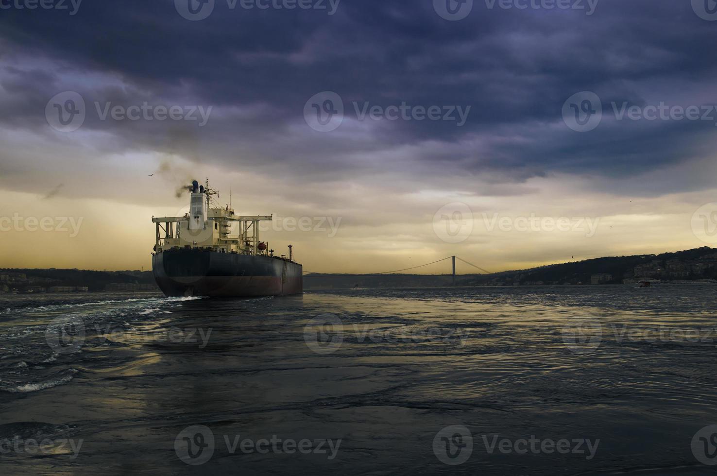schip op de Bosporus foto